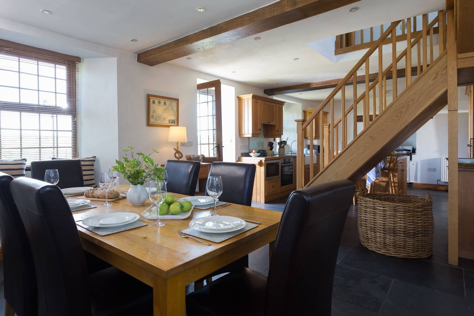 Trevio Farm House - Dining Room