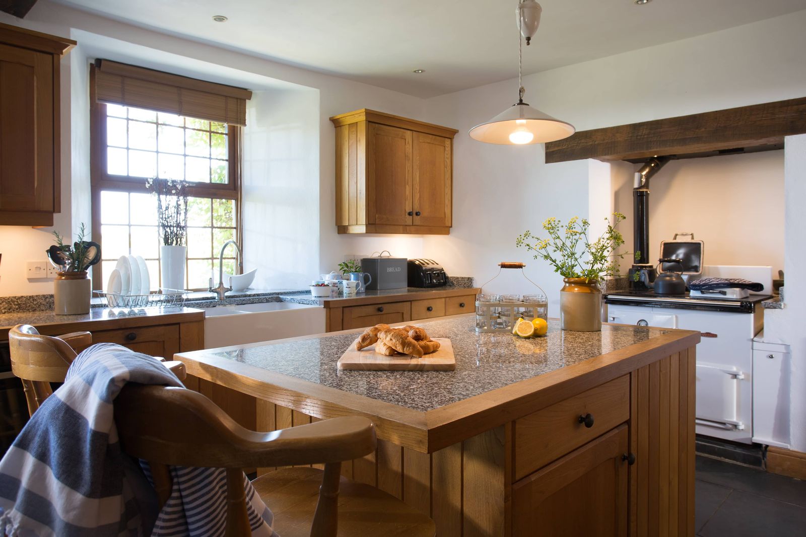 Trevio Farm House - Grand Kitchen